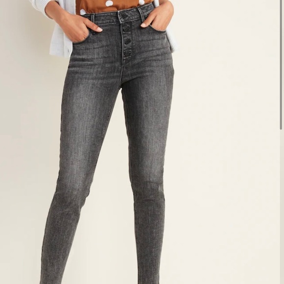 🖤 Old Navy High Wasted Button Fly Skinny Jeans 🖤 - Picture 3 of 4